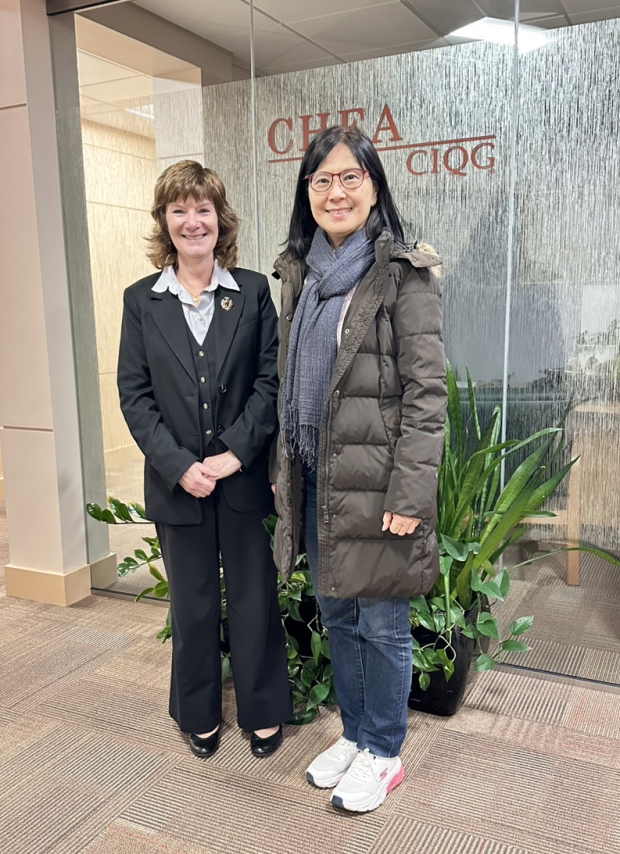 ACCBE認證組織何希慧副執行長與CHEA副總裁Loretta Waldron合影.png